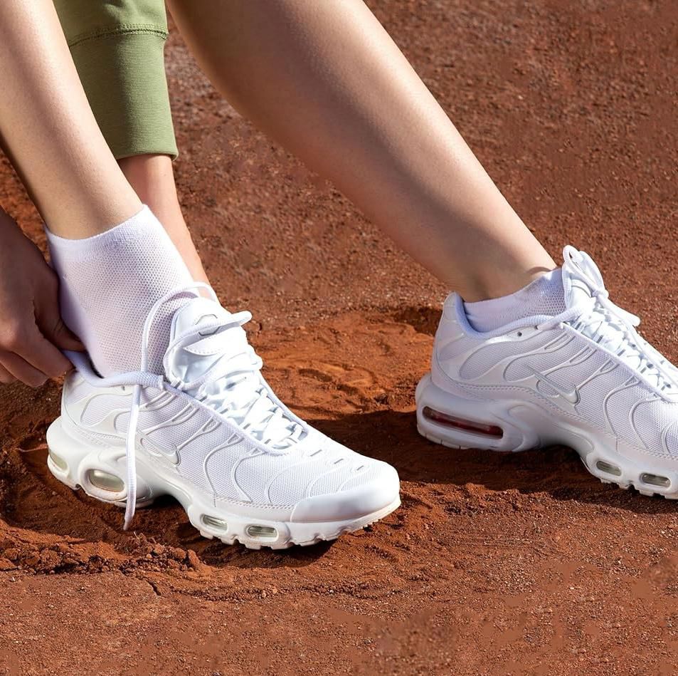 white nike air max plus women