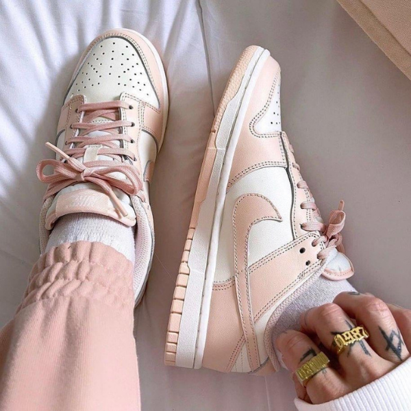 orange pearl dunk on feet