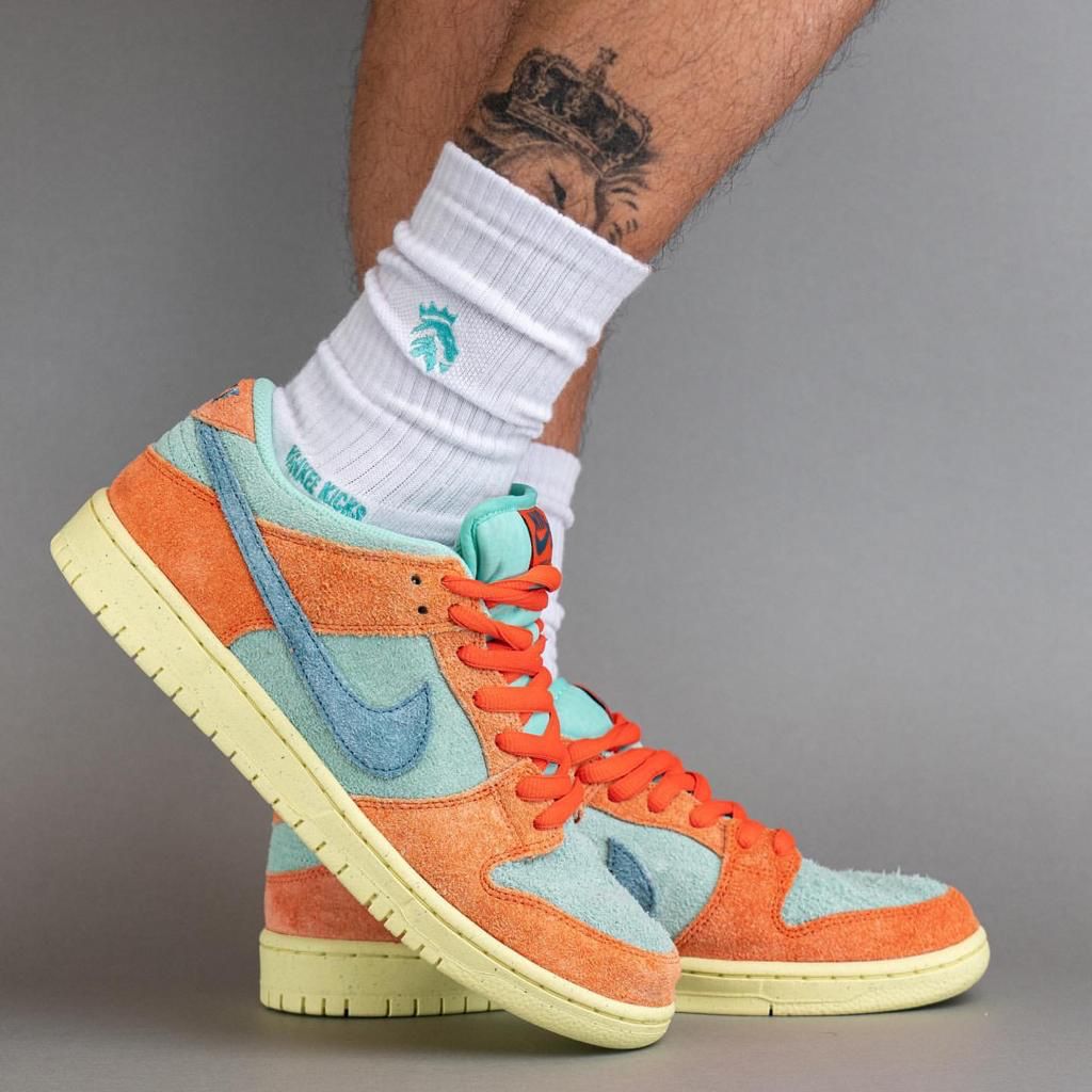 Nike SB Dunk Low Orange Emerald Rise – amzunit Nike SB Dunk Low Orange Emerald Rise – amzunit