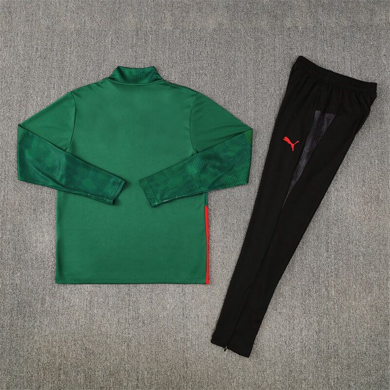 بدلة رياضية حمراء لفريق ميلان قبل المباراة 2024