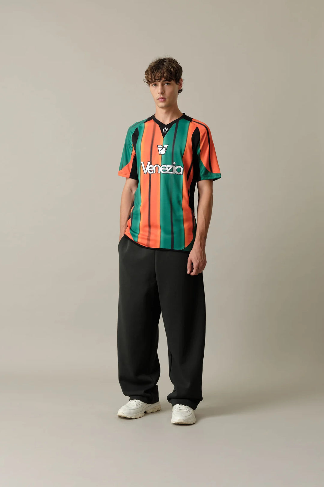 قميص فينيسيا الأساسي لموسم 2023/24