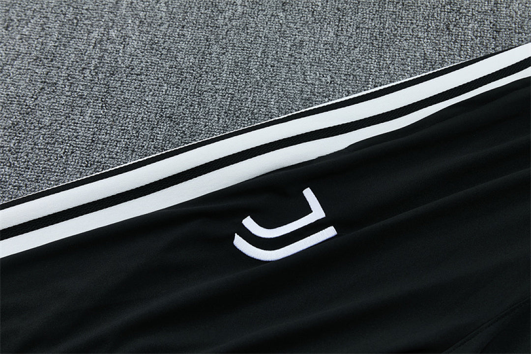 Juventus White &amp; Black Training Tracksuit 2026