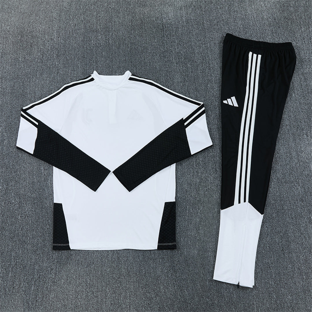 Juventus White &amp; Black Training Tracksuit 2026