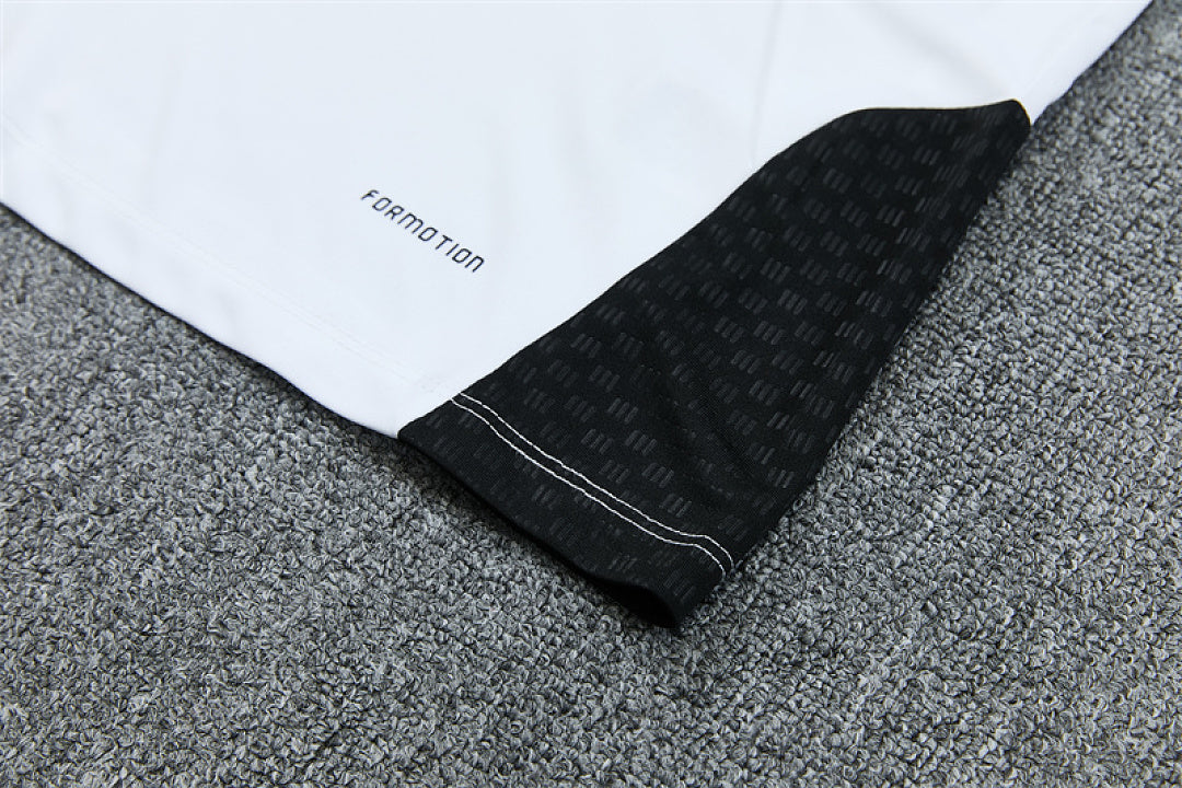 Juventus White &amp; Black Training Tracksuit 2026