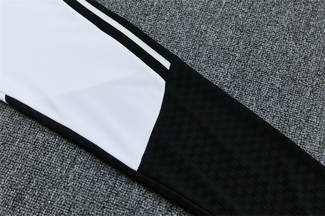 Juventus White &amp; Black Training Tracksuit 2026