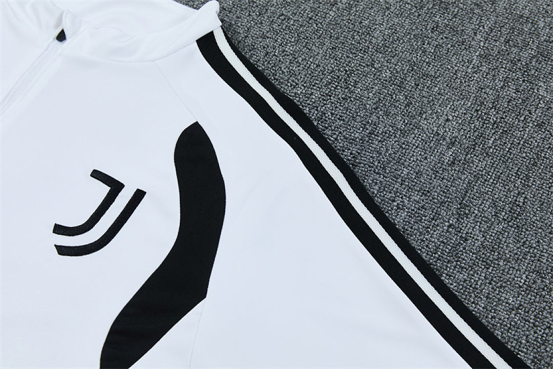 Juventus White &amp; Black Training Tracksuit 2026