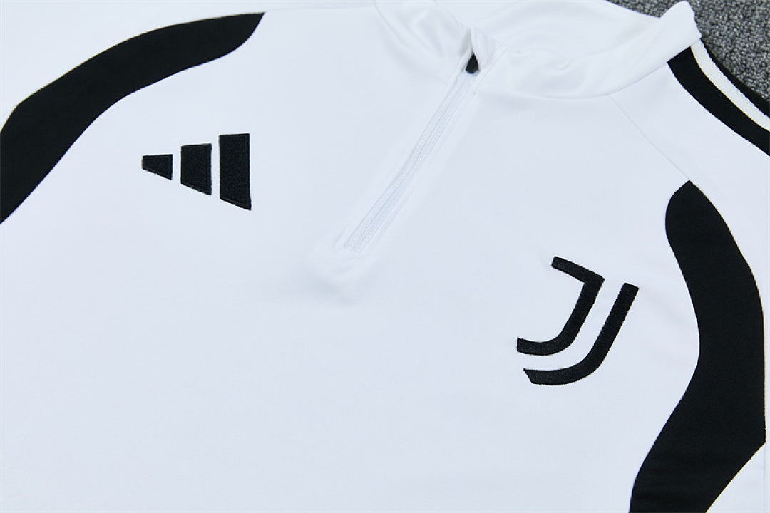 Juventus White &amp; Black Training Tracksuit 2026