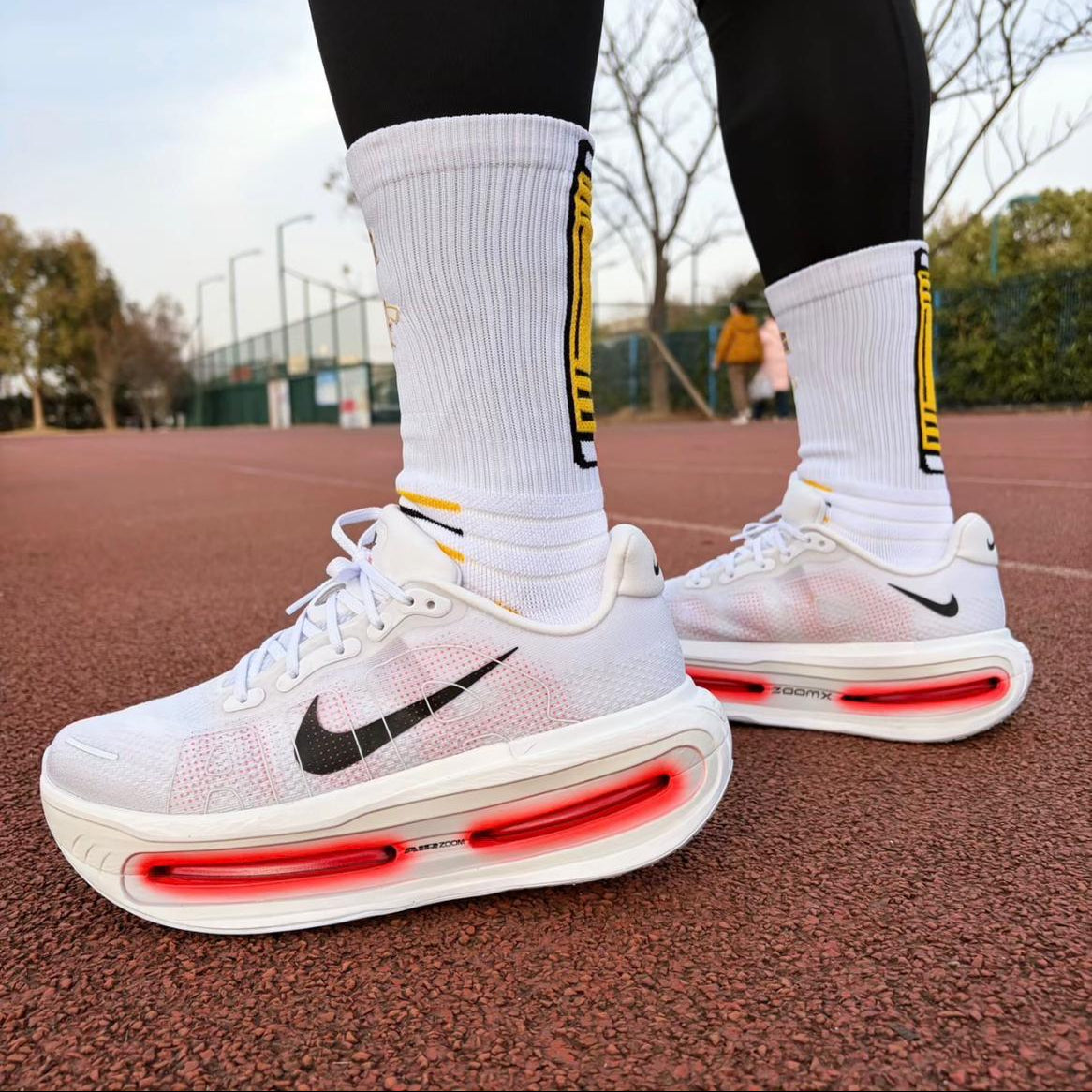 Nike Vomero Premium White Bright Crimson – amzunit
