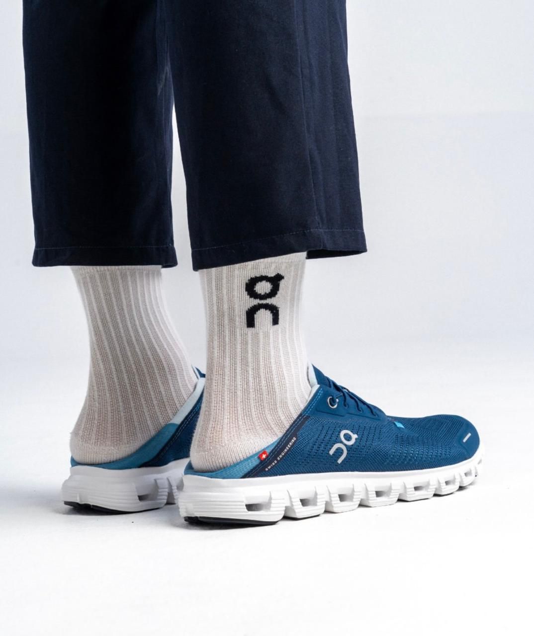 عند تشغيل Cloud 5 All Black