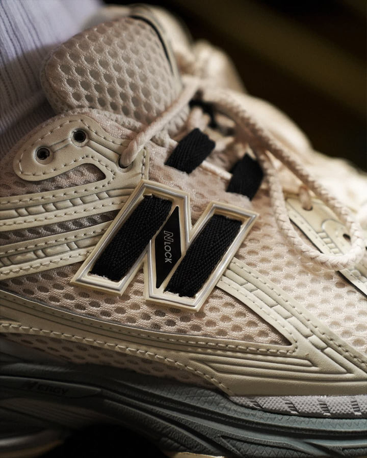 New Balance 1906R Beige / Black