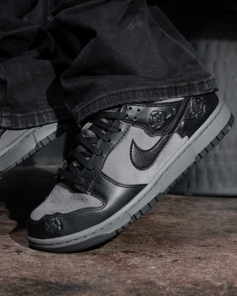 Nike Dunk Low “Black Roses”