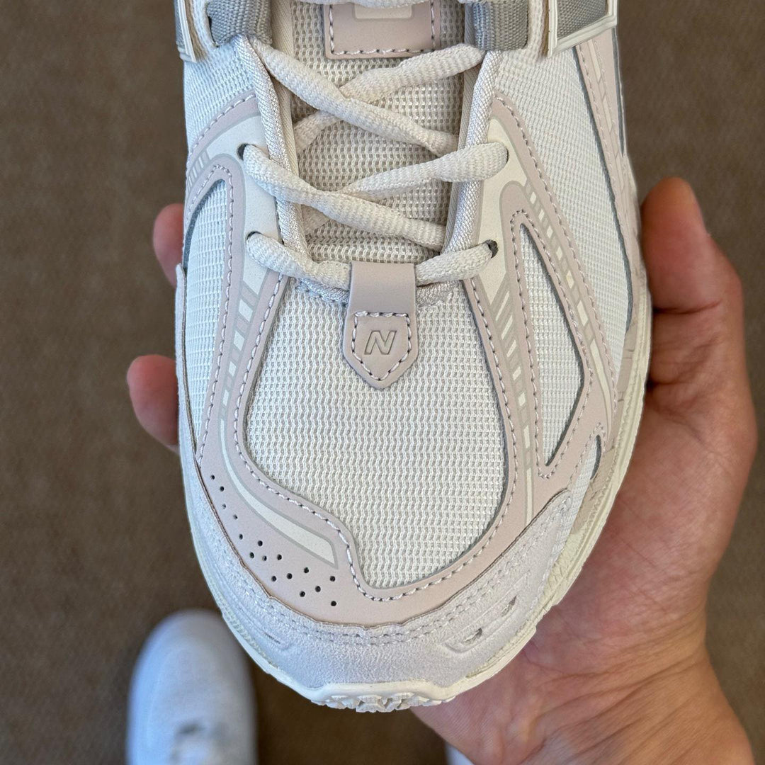 New Balance 1906R “off white”