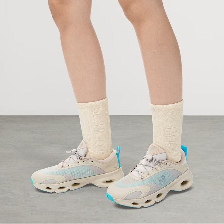 عند تشغيل Cloud 5 All Black