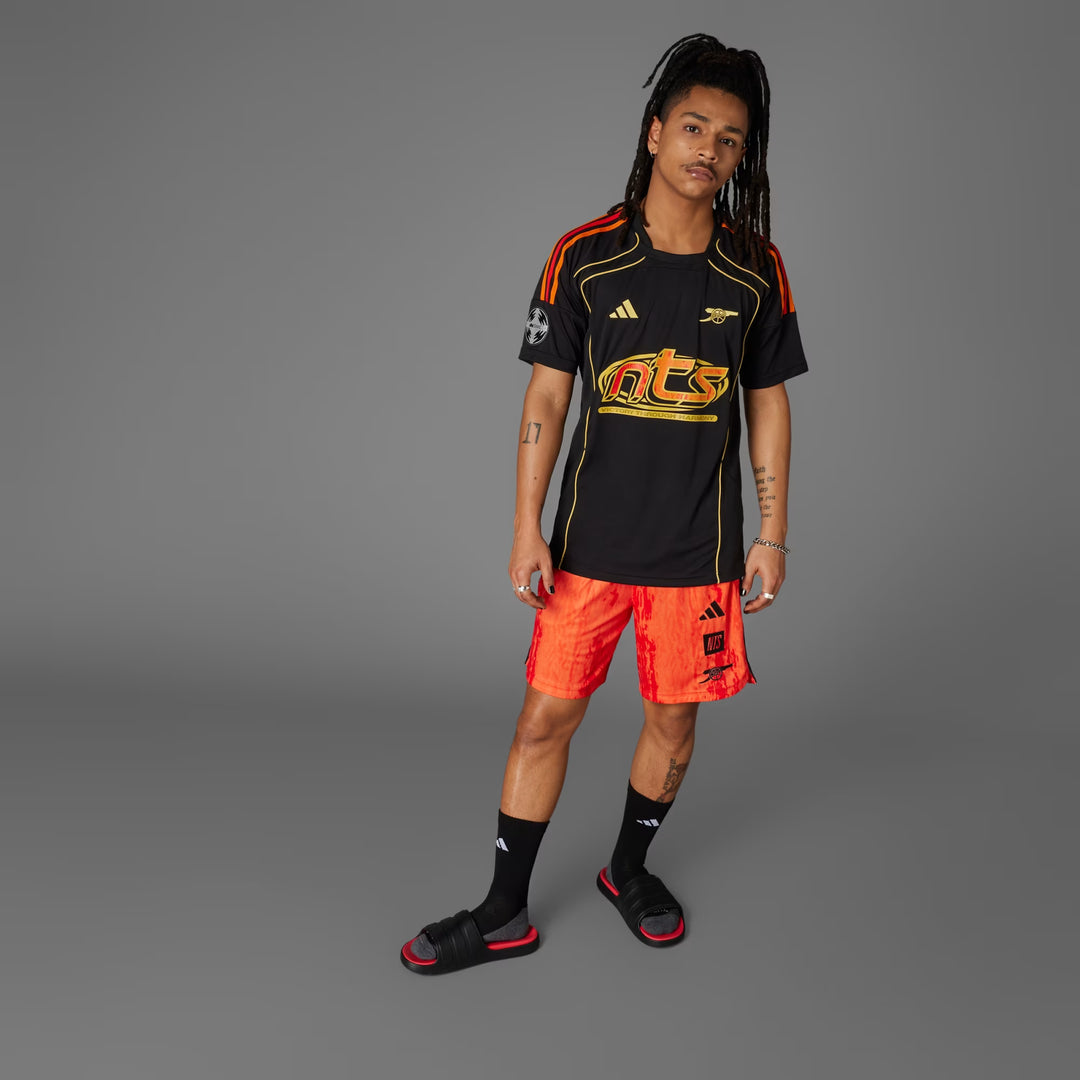 قميص أرسنال الأبيض قبل المباراة 23/24