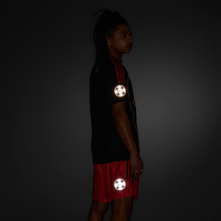 قميص أرسنال الأبيض قبل المباراة 23/24