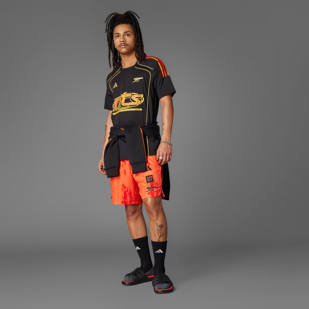 قميص أرسنال الأبيض قبل المباراة 23/24