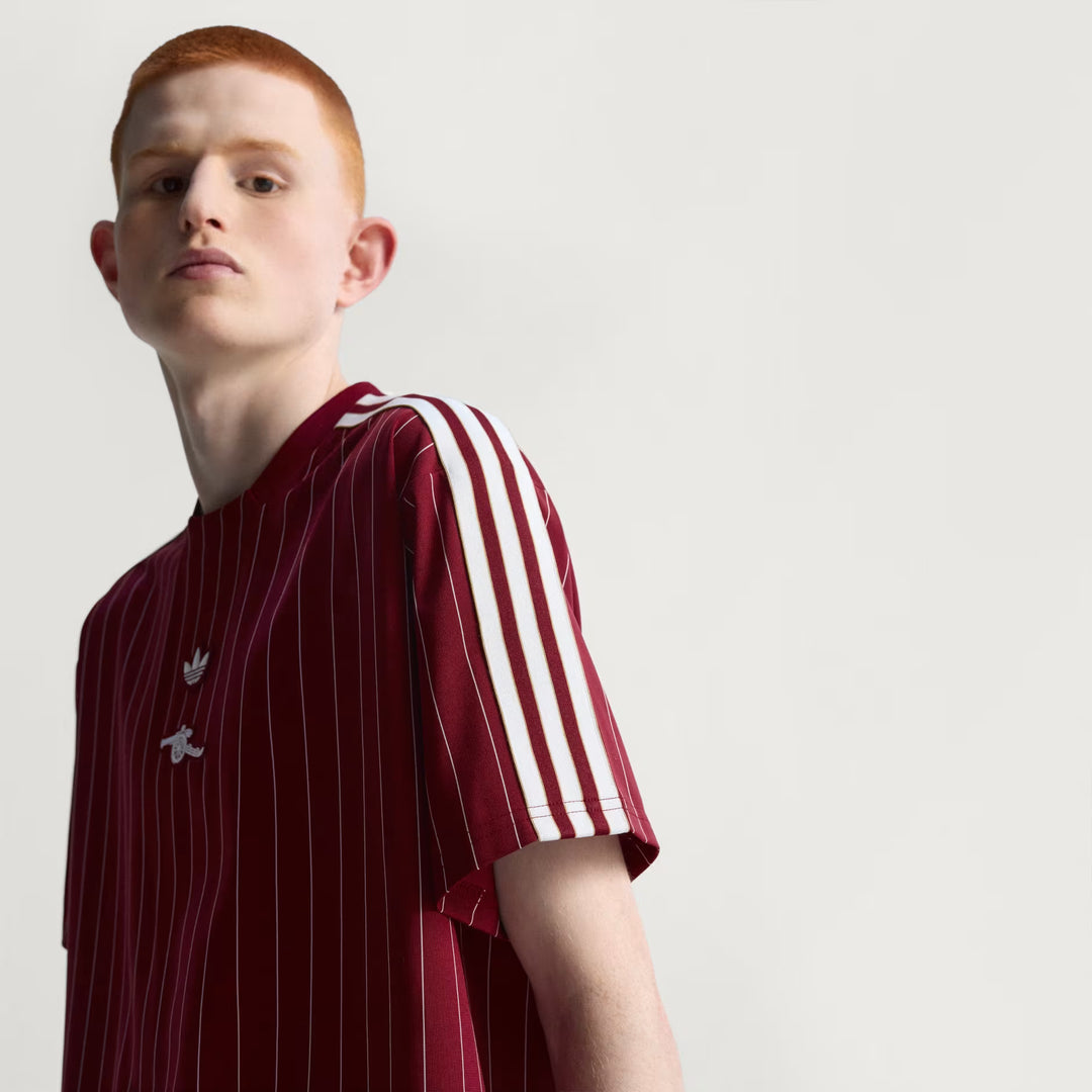 قميص أرسنال الأبيض قبل المباراة 23/24