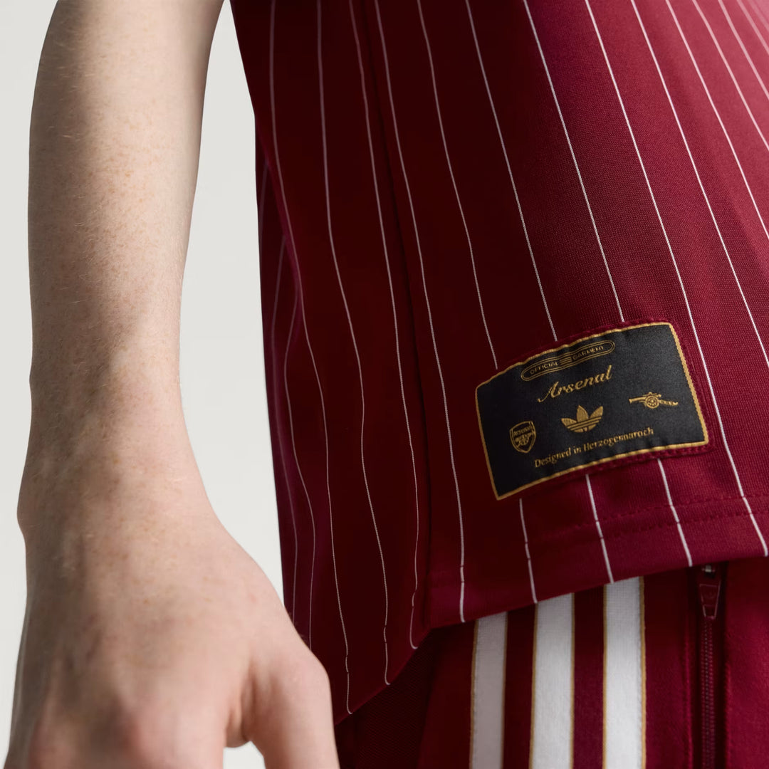 قميص أرسنال الأبيض قبل المباراة 23/24