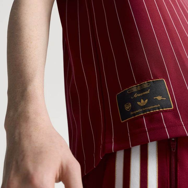 قميص أرسنال الأبيض قبل المباراة 23/24