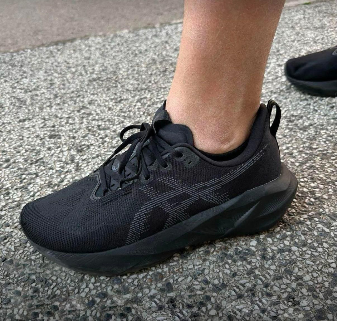 ASICS Novablast 5 Black Carrier Grey