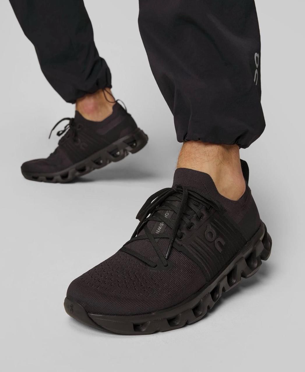 On Running Cloudswift 4 Black Eclipse