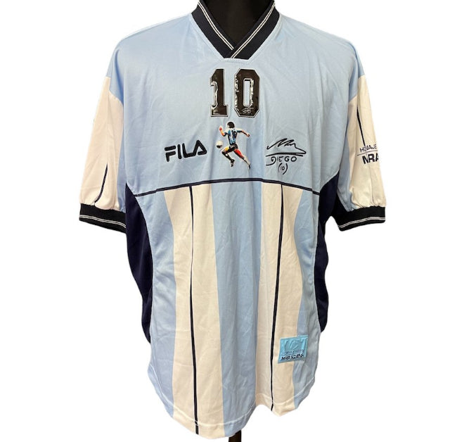 Chemise rétro Argentine signée à la main Diego Maradona avec légende du certificat d'authenticité | eBay Chemise rétro Argentine signée à la main Diego Maradona avec légende du certificat d'authenticité | eBay