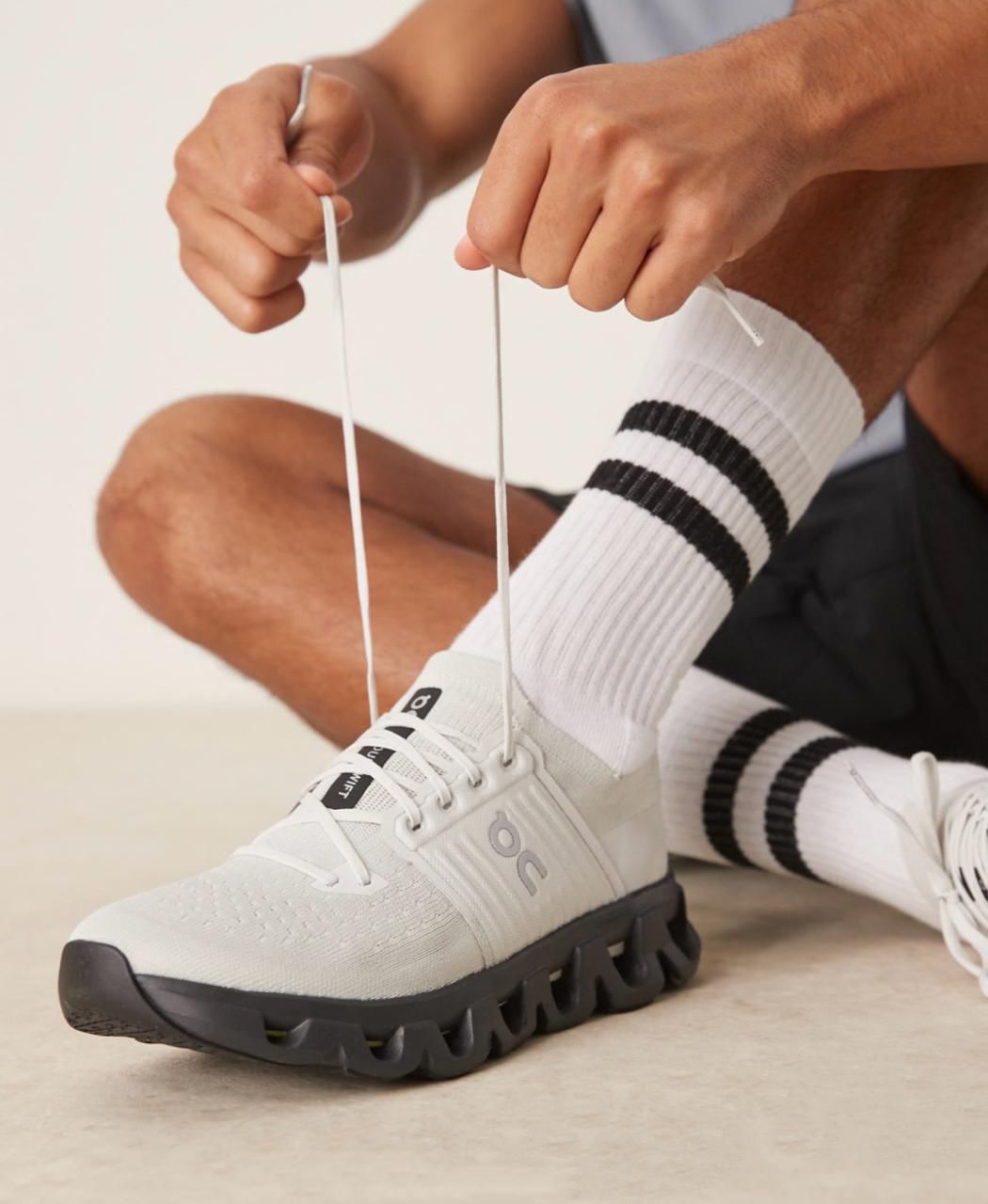 On Running Cloudswift 4 Wolf Black