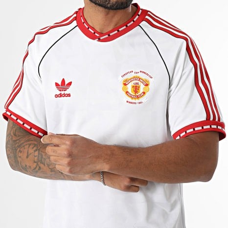 Man United Away Jersey 1991 commemorative crest detail