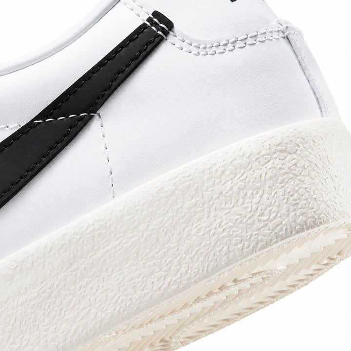 Nike Blazer Low &