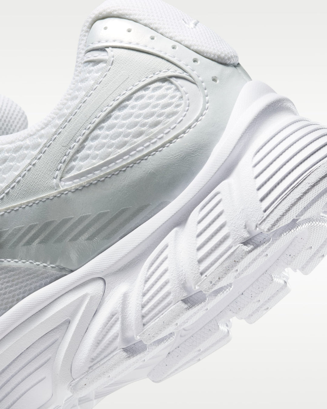 Nike V5 RNR in white