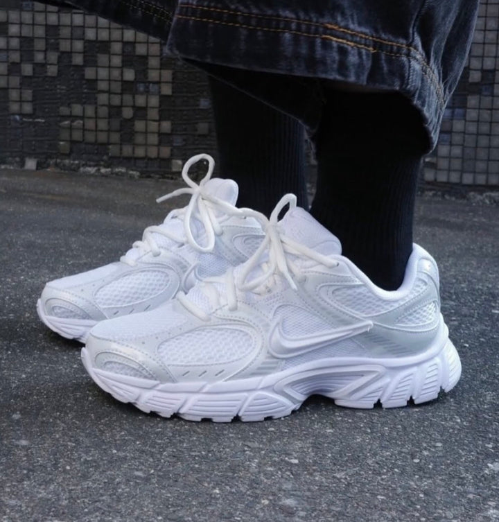 Nike V5 RNR in white