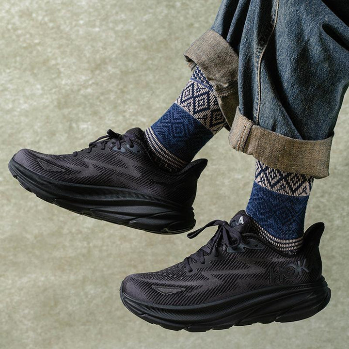 Hoka Clifton 9 in Full Black