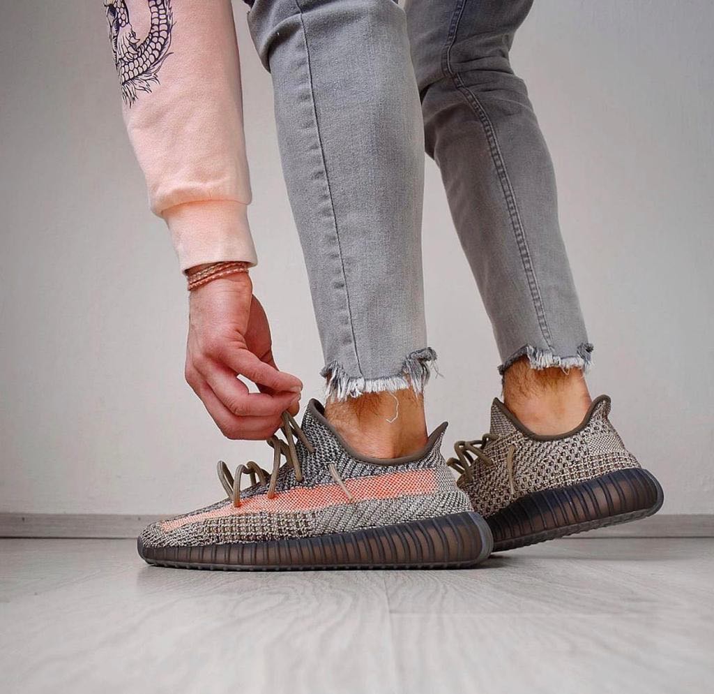 حذاء ييزي 350 v2 آش ستون