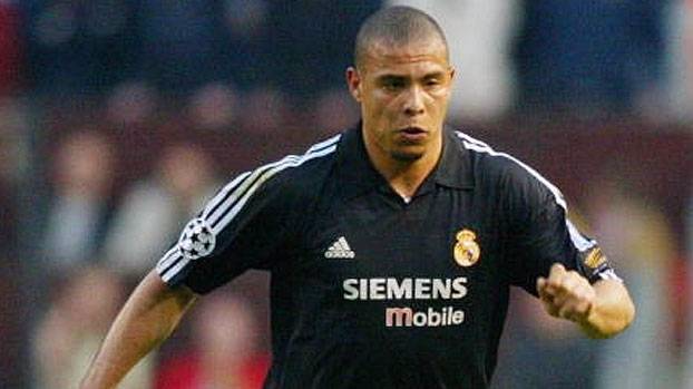 آر إم هوم كلاسيك 2002-03 رونالدو #11 جيرسي