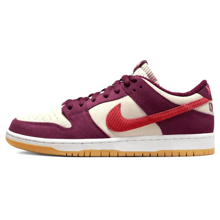 تزلج مثل الفتاة x Nike SB Dunk Low